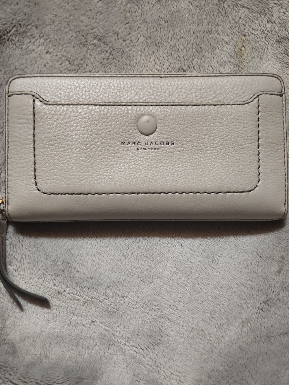 Marc Jacobs White Pebbled Leather Zip Wallet